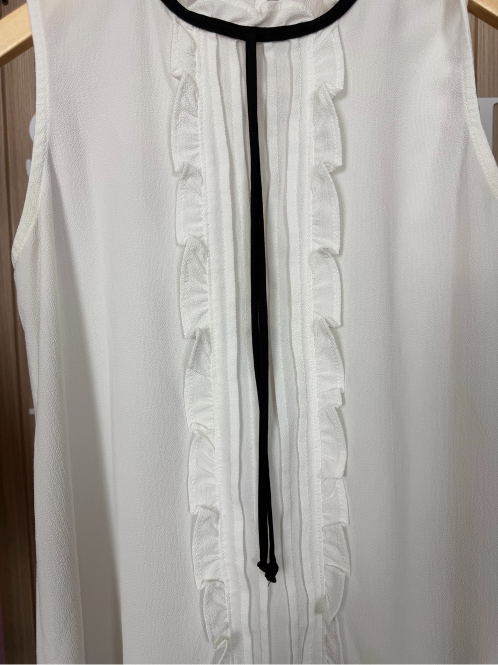 Monteau Cream Wide-Leg Pants with White Sleeveless Blouse - Picture 4 of 7